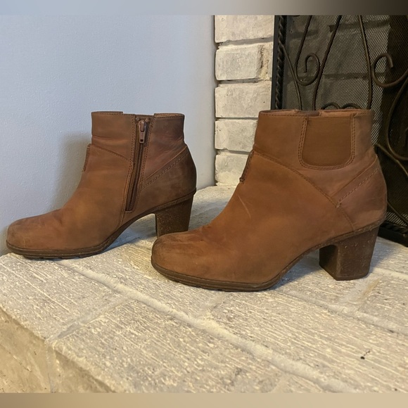 Clarks suede brown ankle boots - Picture 4 of 8